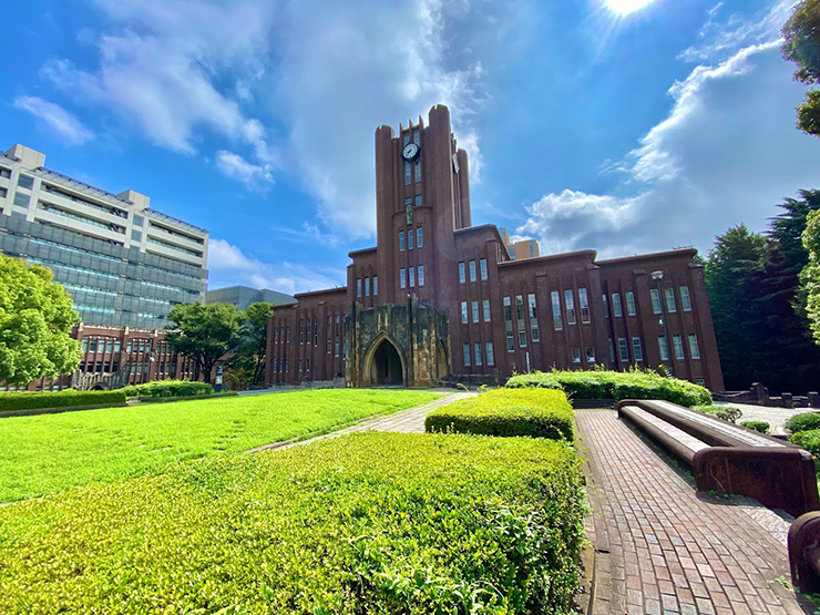 Đại học Tokyo (The University of Tokyo) hay còn được gọi là Todai là  một trong những trường đại học hàng đầu của Nhật Bản và châu Á. Đây cũng là ngôi trường có thứ hạng cao trên bảng xếp hạng thế giới.
