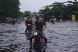 Tin tức trong ngày - TPHCM mưa lớn là ngập, mới 'xóa' ngập 5/18 tuyến đường