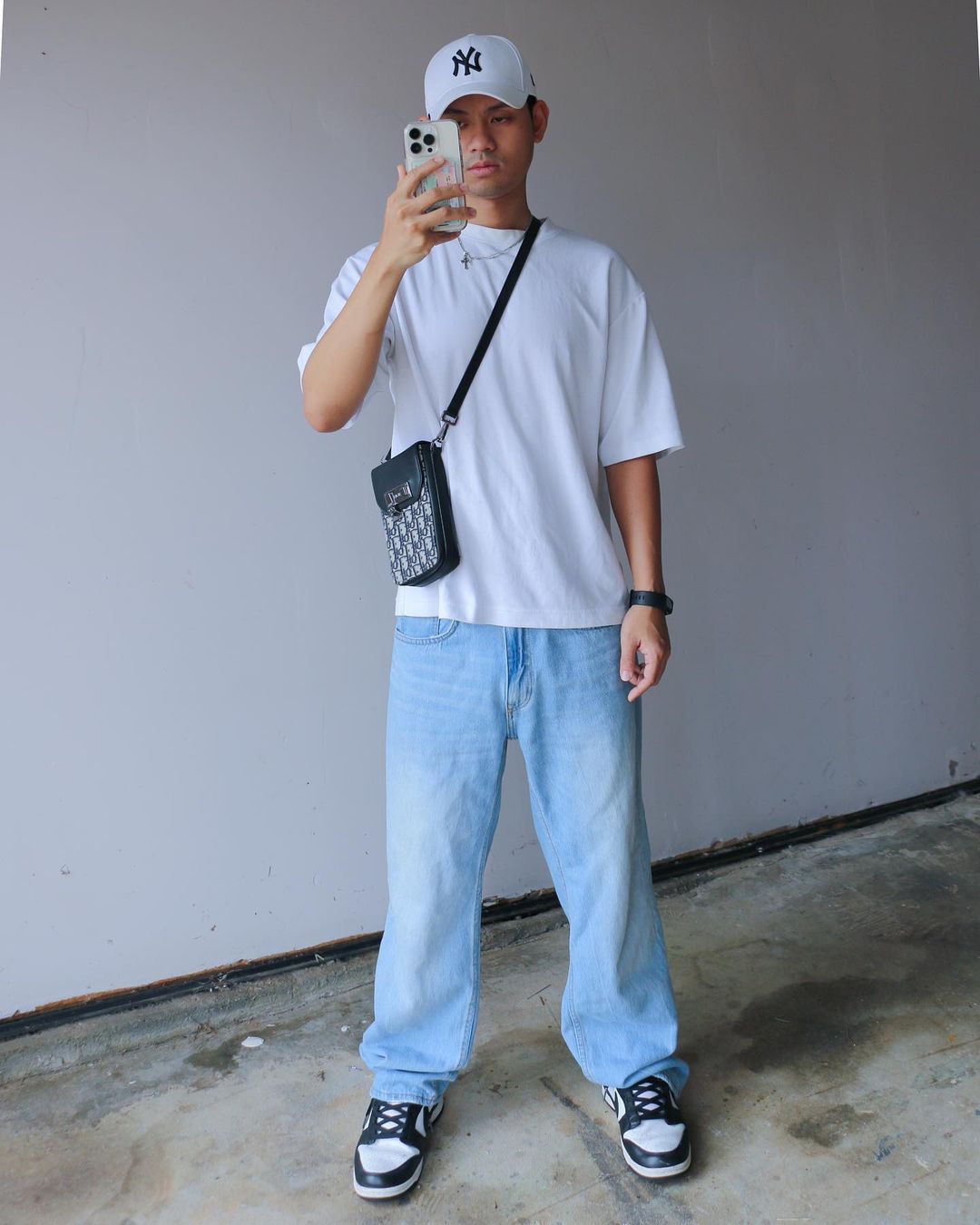 9 cách phối áo phông trắng chẳng bao giờ lỗi mốt cho chàng - 3