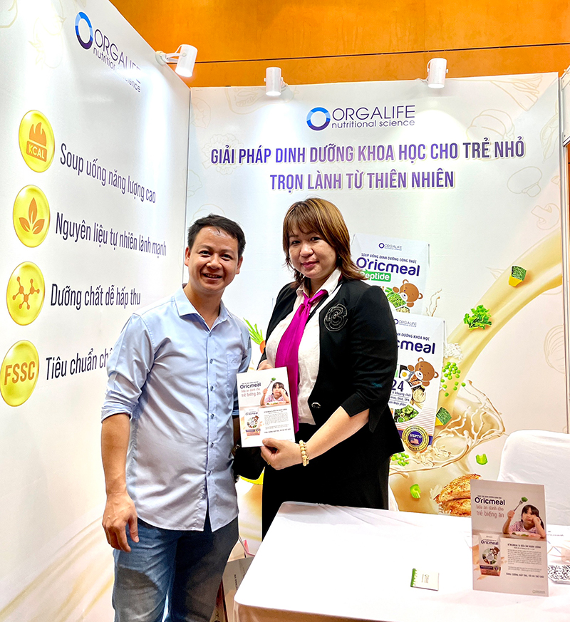 O’ricmeal dành tặng nhiều phần quà đến các cán bộ, nhân viên, đội ngũ y bác sĩ khi tới tham quan gian hàng