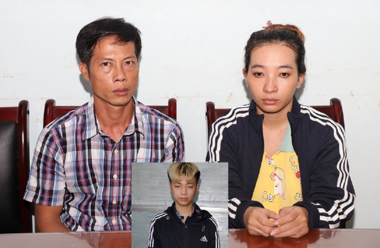 Cặp vợ chồng Trần Ngọc Đệ, Võ Thị Hồng Thơm và Lê Tiến Cường (ảnh nhỏ) tại cơ quan công an. Ảnh: Công an tỉnh Hà Nam