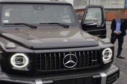 Tin tức trong ngày - Xe Mercedes G63 giá 12 tỷ đồng bị "bỏ rơi" ở cảng Hải Phòng