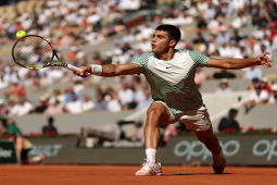 Thể thao - Video tennis Alcaraz - Daniel: Bất ngờ set 2, bừng tỉnh đúng lúc (Roland Garros)