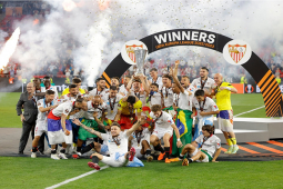 Bóng đá - Nghẹt thở chung kết Europa League: Sevilla hạ đội Mourinho, xứng danh "Vua C2"