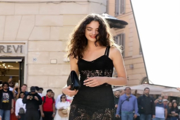 Làm đẹp - Con gái "người đàn bà đẹp nhất nước Ý" xinh tựa nữ thần, khiến cả phố phải ngoái nhìn