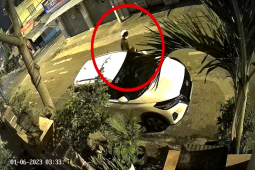 Pháp luật - CLIP: Thanh niên bịt mặt bẻ cặp kính ôtô 30 triệu trong 15 giây