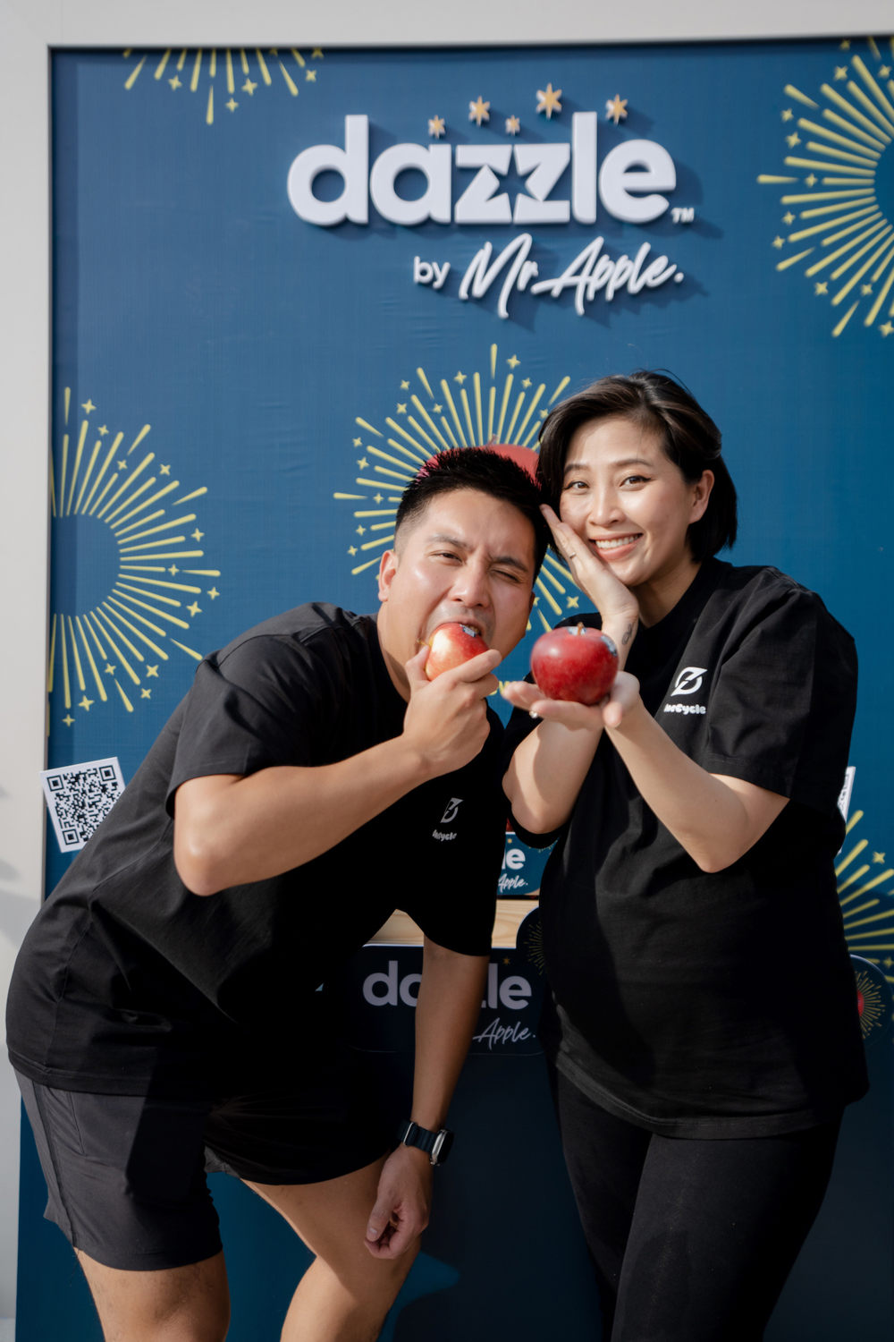 MC Liêu Hà Trinh “bế bầu” ủng hộ sự kiện do ông xã Anh Khoa tổ chức. Hiện tại, cô đang ở tuần thứ 38 của thai kỳ và chuẩn bị sinh quý tử đầu lòng.