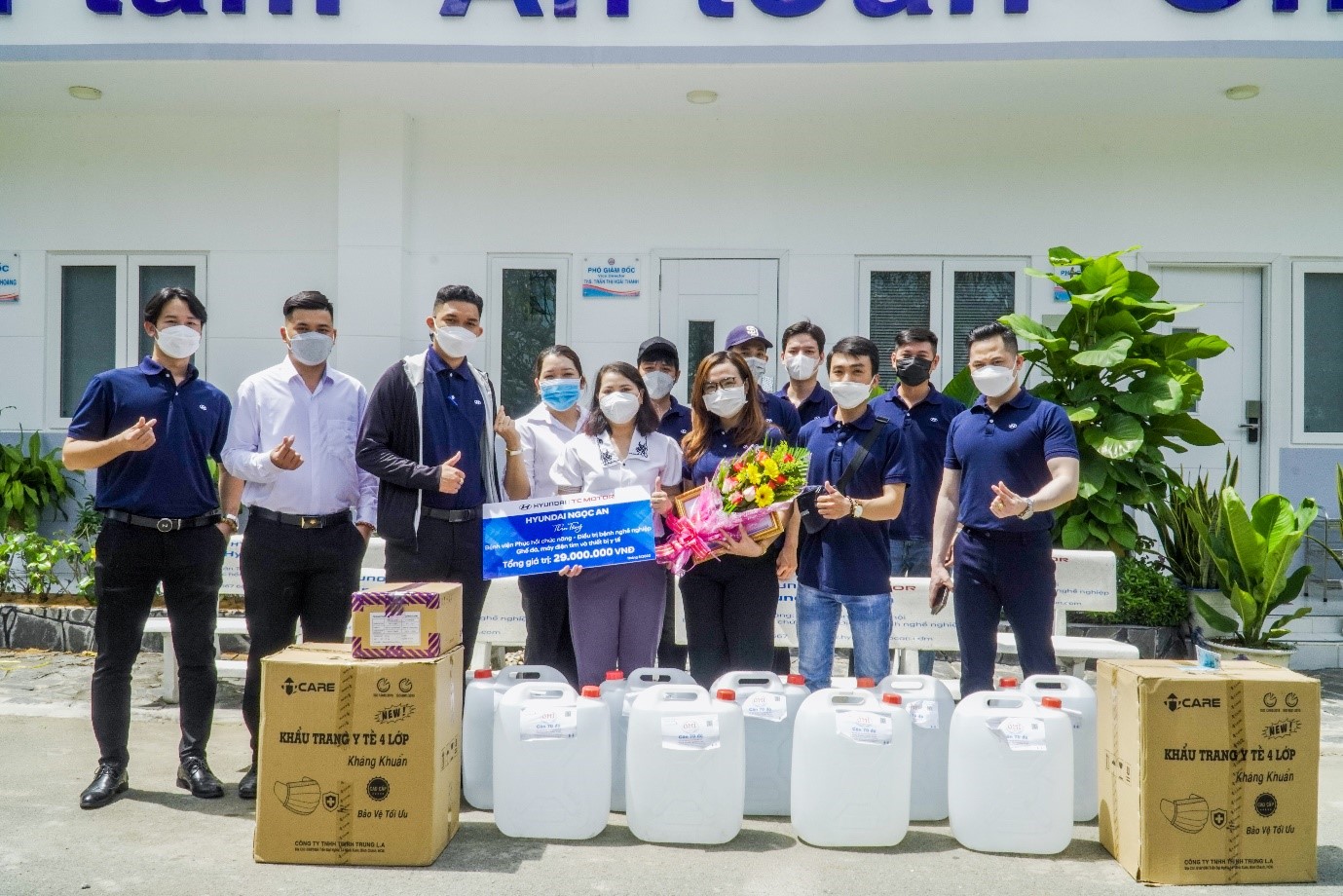 Hyundai Ngọc An tài trợ thiết bị y tế trị giá 29 triệu đồng cho Bệnh viện phục hồi chức năng 