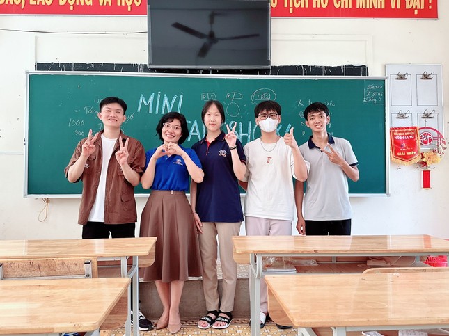 Nam sinh Đắk Lắk từng là Á quân Olympia trở lại trường xưa chia sẻ kinh nghiệm cho học sinh cuối cấp - 6