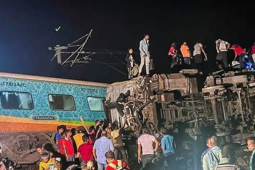 Thế giới - Hiện trường vụ tai nạn tàu hoả thảm khốc khiến hơn 1.100 người thương vong ở Ấn Độ