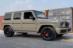 Tin tức ô tô - 3 chiếc xế hộp bạc tỷ bị "bỏ quên" tại cảng Hải Phòng