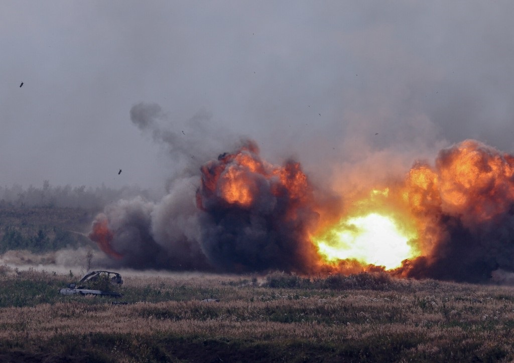 Nga đẩy mạnh tấn công ở Donetsk trong khi quân đội Ukraine sẵn sàng phản công (ảnh: RT)