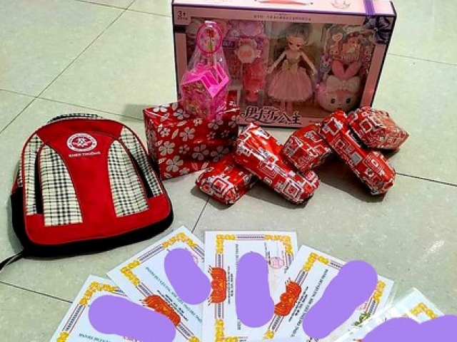 Giáo dục - du học - 'Mùa' bội thu khoe giấy khen