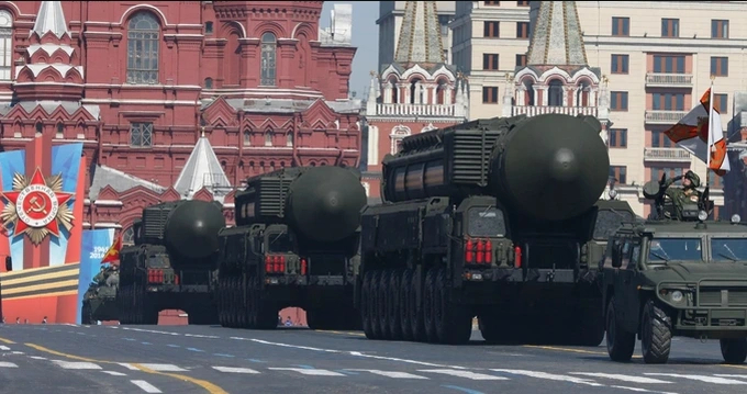 Các tổ hợp tên lửa Nga trong cuộc duyệt binh hồi 9-5 tại Moscow. Ảnh: REUTERS