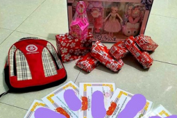 'Mùa' bội thu khoe giấy khen