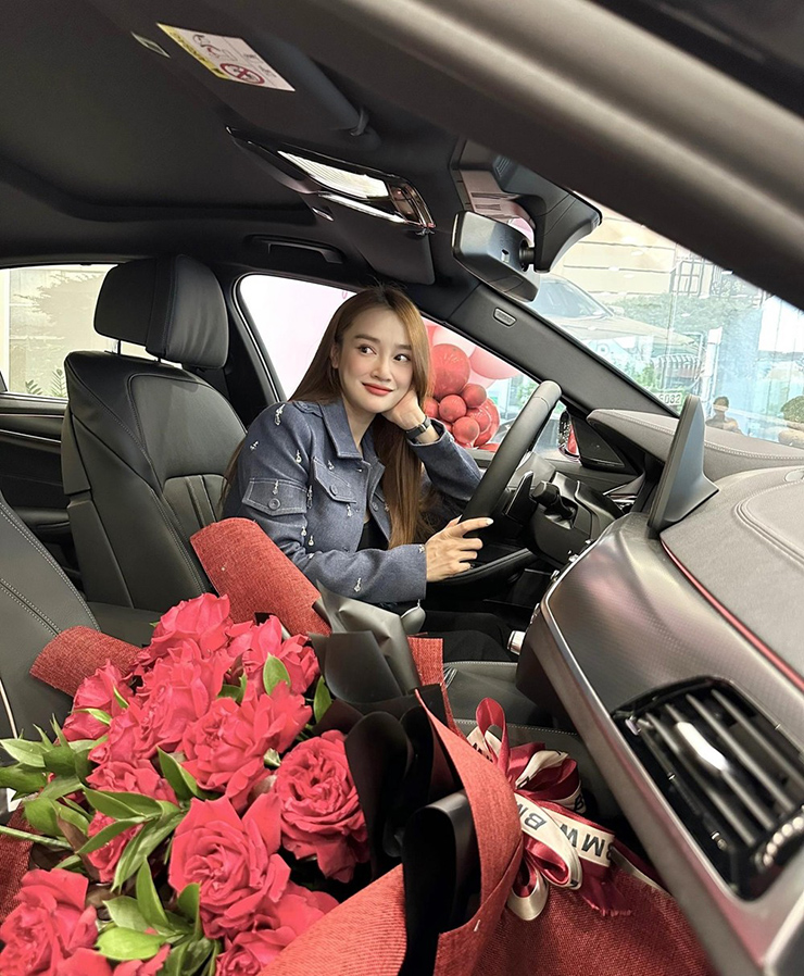 Diễn viên Nhã Phương được chồng tặng BMW 520i M Sport làm quà sinh nhật - 2