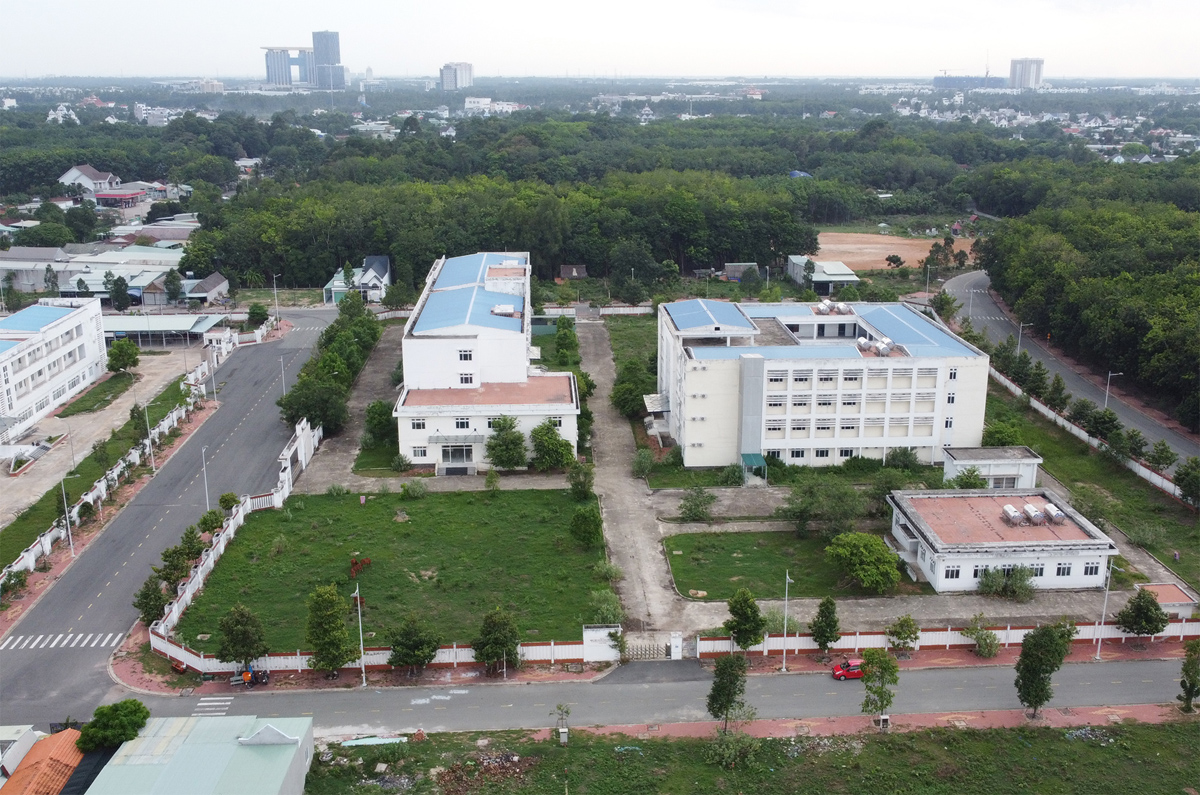 Bệnh viện Chuyên khoa Tâm thần đặt tại phường&nbsp;Phú Chánh, thành phố Tân Uyên (Bình Dương), nằm cách toà nhà trung tâm hành chính tỉnh Bình Dương khoảng vài cây số.
