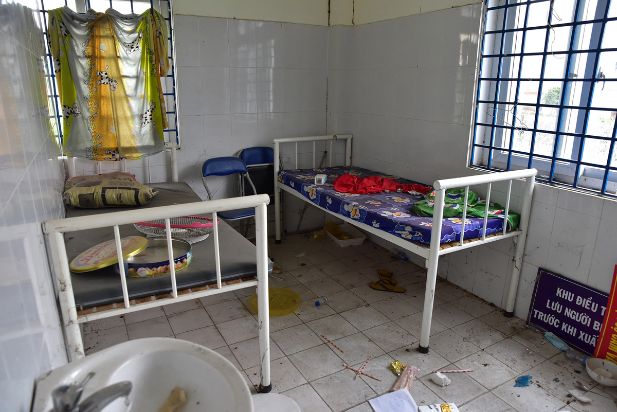 Hình ảnh khiến nhiều người xót xa, bệnh viện trăm tỷ thành nơi nuôi bò - 11