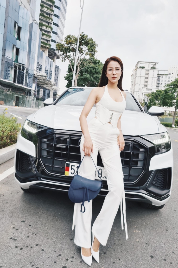 Từng ở nhà thuê sau ly hôn, Diệp Lâm Anh giờ đây sống trong nhà sang, dát hàng hiệu kín người - 5