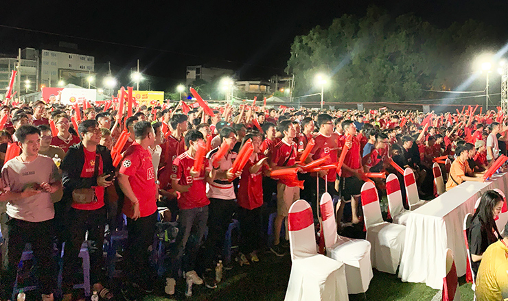 Tối ngày 3/6, đã có khoảng 1600 cổ động viên Man United tại TP.HCM tổ chức buổi offline fan ở một sân bóng đá cỏ nhân tạo tại quận Tân Bình để cùng theo dõi và cổ vũ đội bóng yêu thích trong trận chung kết FA Cup với Man City.
