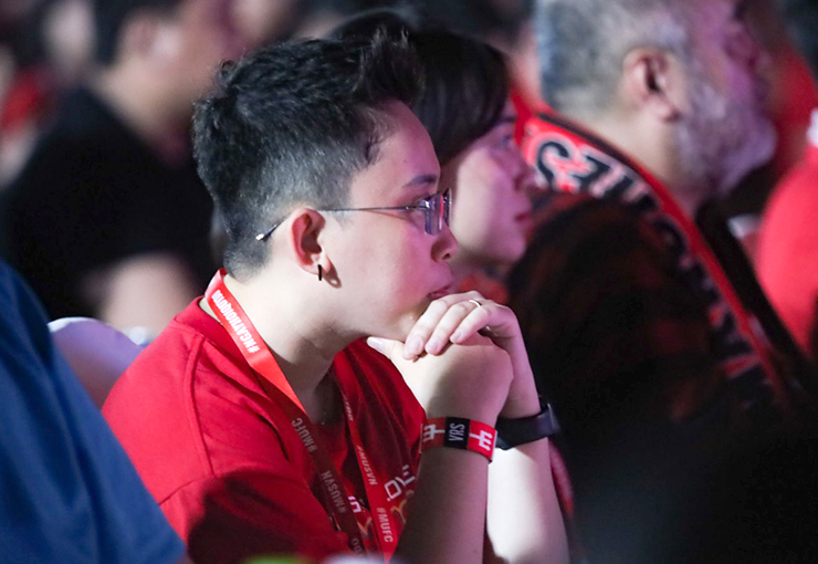 Gương mặt đầy lo âu của fan Man United khi đội nhà liên tục bị ép sân ở những phút tiếp theo.