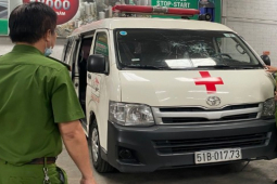 Thanh niên chặn xe cứu thương: Người mẹ khuyên trình diện công an