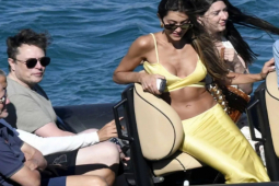 Đàn ông - Cuộc phiêu lưu tình ái "vợ bạn, gái cơ quan" của tỷ phú giàu nhất hành tinh