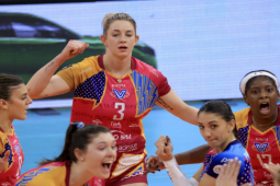 Thể thao - "Chân dài" bóng chuyền cao tới 2m03 ghi điểm "như máy" ở giải thế giới