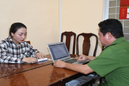 Tin tức trong ngày - Triệu tập 3 người trong clip chặn đường đập xe cấp cứu ở Trà Vinh