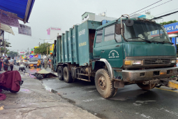 Tin tức trong ngày - TP.HCM: Va chạm với xe chở rác, người đàn ông đi xe máy tử vong