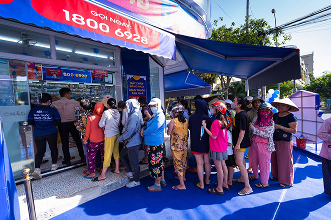 Rất nhiều người dân đã mua được sản phẩm chăm sóc sức khỏe với mức giá “sốc” 1.234 đồng