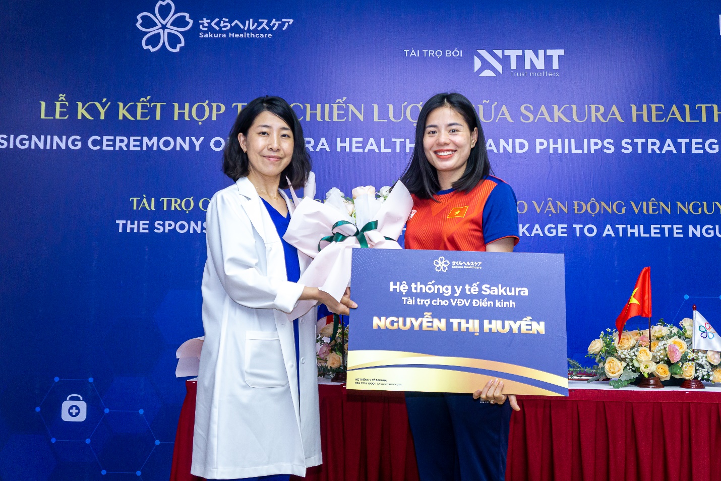 Hệ thống Y tế Sakura tài trợ gói chăm sóc sức khỏe toàn diện và chuyên sâu theo mô hình Ningen Dock Nhật Bản cho VĐV điền kinh Nguyễn Thị Huyền