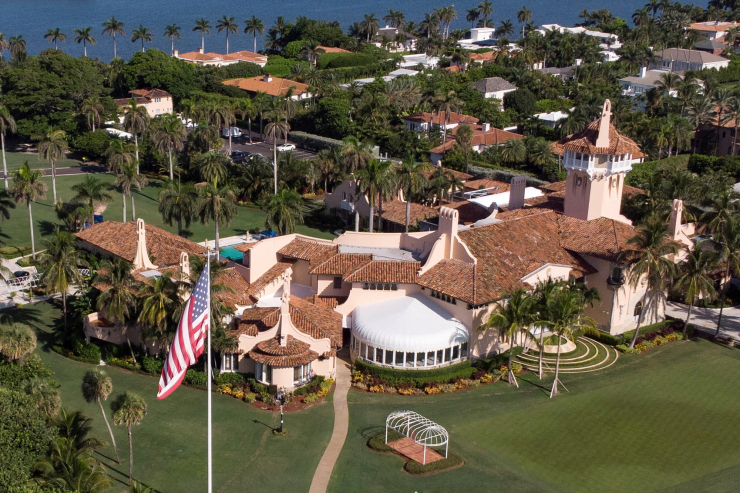 Khu dinh thự nghỉ dưỡng Mar-a-Lago ở Florida của ông Donald Trump - Ảnh: REUTERS