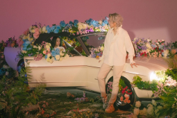 Nhạc - Vicky Nhung làm MV ca nhạc có chi phí ngang tầm con xe 4 bánh