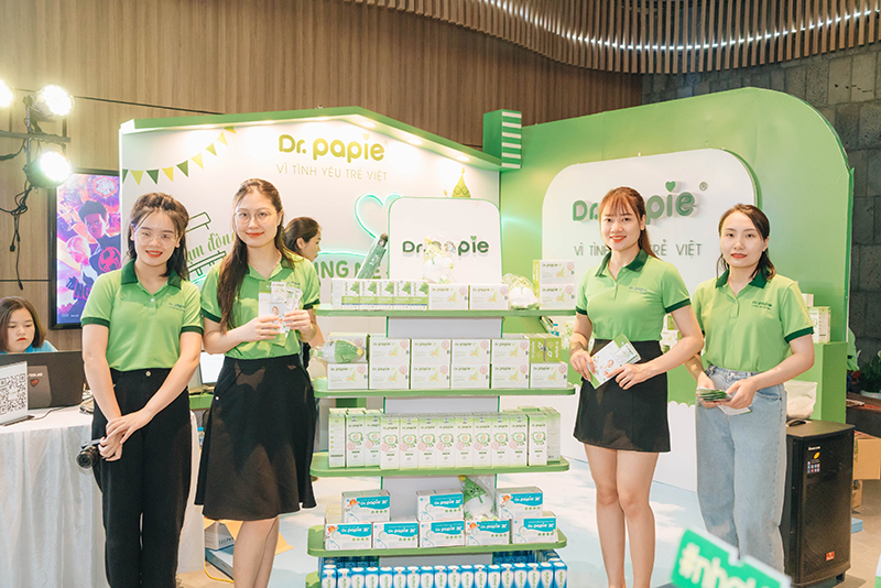 Nhãn hàng Dr.Papie tài trợ bạch kim với nhiều hoạt động: khám răng miễn phí, chụp ảnh lấy ngay,...