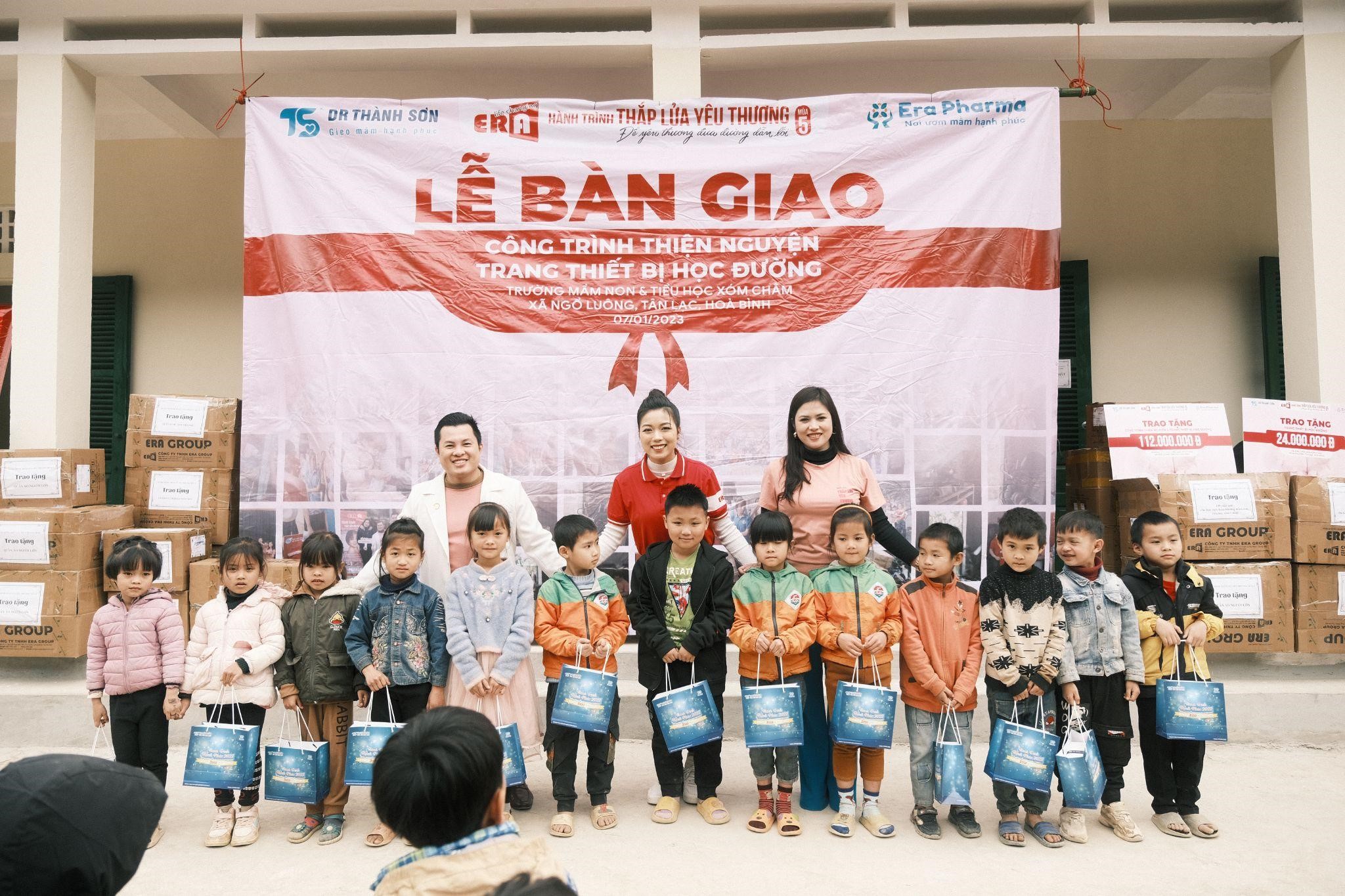 Hành trình bác sĩ Thành Sơn và đoàn đưa hơi ấm đến các em nhỏ ở Tân Lạc, Hòa Bình