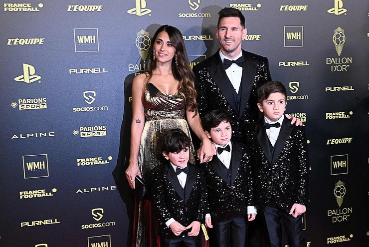 Vợ của Messi thúc giục anh trở lại Barca