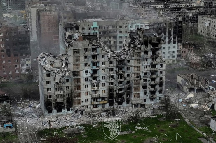 Khung cảnh đổ nát sau nhiều tháng giao tranh ở thành phố Bakhmut, tỉnh Donetsk.