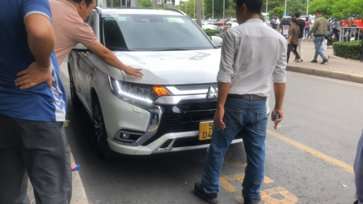 Người phụ nữ bị ô tô tông văng ở nhà ga quốc tế Tân Sơn Nhất - 3