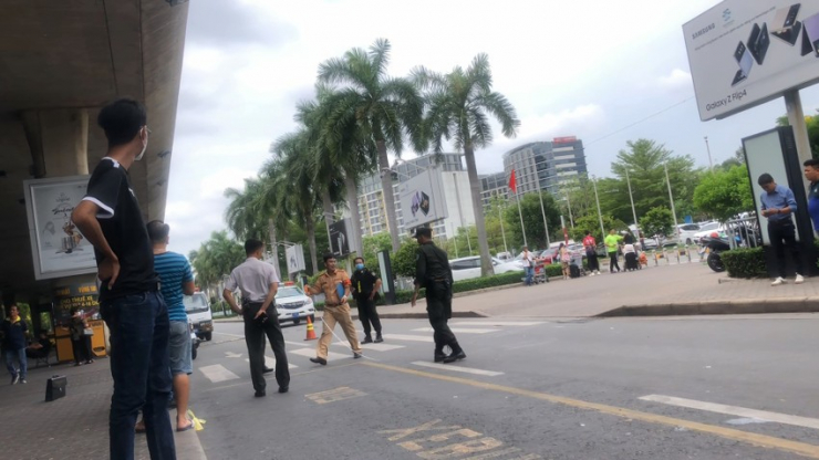 Người phụ nữ bị ô tô tông văng ở nhà ga quốc tế Tân Sơn Nhất - 2