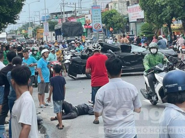 Xe “điên” tông, hất văng hàng loạt ô tô, xe máy, hiện trường ngổn ngang