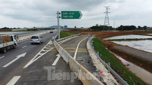 Ngổn ngang, tai nạn tại công trường nút giao cao tốc Mai Sơn - QL45 - 5