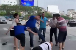 Pháp luật - Phóng viên đài truyền hình bị đánh nằm gục trên đường, công an vào cuộc điều tra