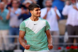 Thể thao - Alcaraz dễ dàng đánh bại Tsitsipas, gửi lời thách thức Djokovic