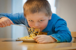 Giáo dục - du học - Những đứa trẻ có hành vì này khi ăn, lớn lên dễ trở thành người ích kỉ