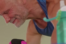 Đàn ông - Người đàn ông giữ kỷ lục plank được lâu nhất thế giới