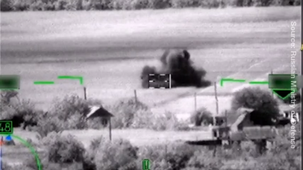 Bộ Quốc phòng Nga lần đầu công bố video tên lửa đánh trúng xe tăng NATO ở Ukraine - 1