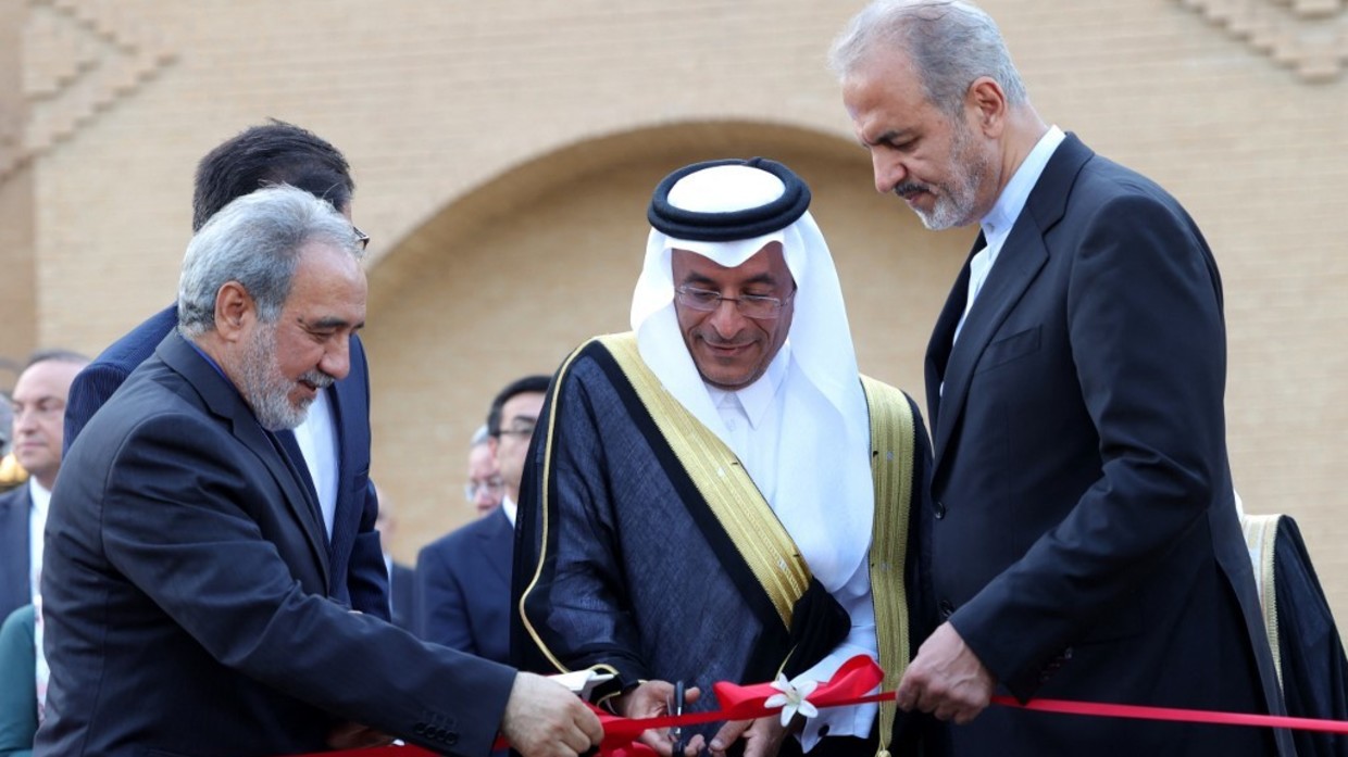 Quan chức Ả Rập Saudi và Iran dự lễ&nbsp;cắt băng khánh thành đại sứ quán ở Riyadh.