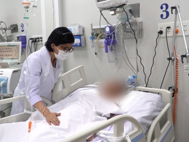 Tin tức trong ngày - Ăn nấm xào mướp, chồng chết, vợ nguy kịch