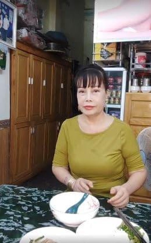 "Cô dâu 62 tuổi" Thu Sao đăng ảnh lộ dung mạo thật qua livestream - 10